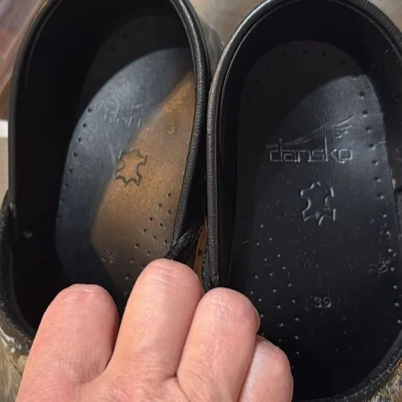 Dansko Professional Patent Leather Clogs 9/39 B86