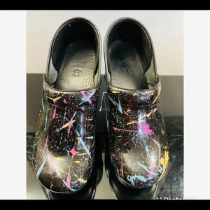 Dansko Professional BLK Pt Colorful Clogs WMS 40