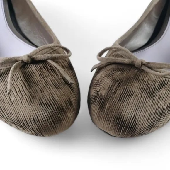 DELMAN Chunky Heel Textured Pumps Bow Sculpted Stacked Block Earthy Brown 8.5