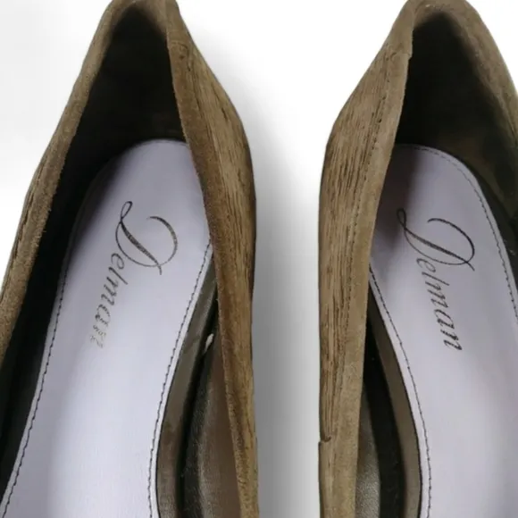 DELMAN Chunky Heel Textured Pumps Bow Sculpted Stacked Block Earthy Brown 8.5