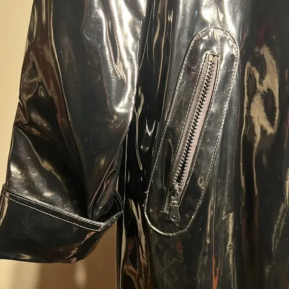 Dennis Basso, large, stylish true black patent raincoat EUC