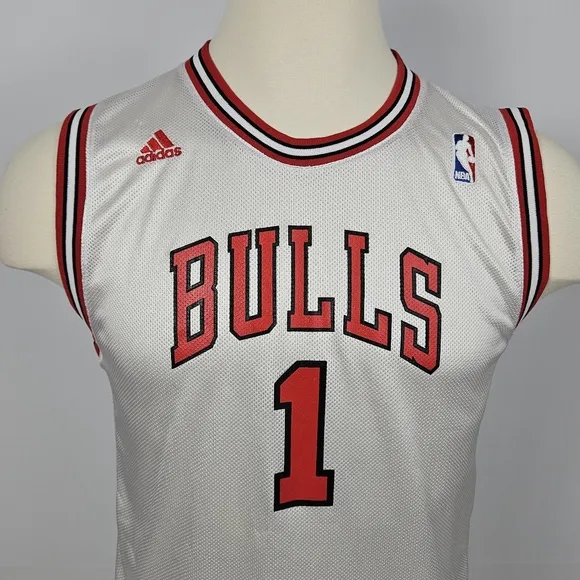 Derrick Rose #1 Chicago Bulls NBA Adidas White Swingman Jersey Men’s Size L
