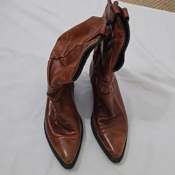 Dingo ladies mid rise almond toe cowboy boots size 6.5D antique tan color
