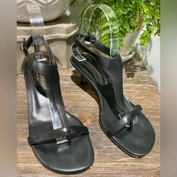 Donald J. Pliner Viana Black Leather Women’s 7.5 Kitten Heel Split Toe Sandals