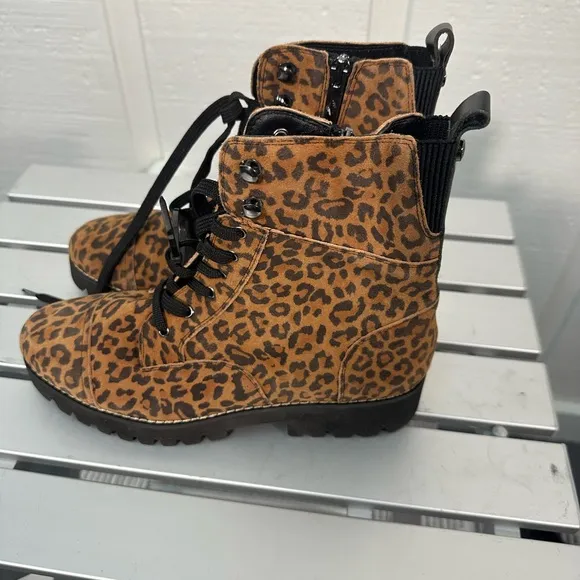 Donald Pliner Cheetah Print Lace Up Boots Size 7.5 NWOT