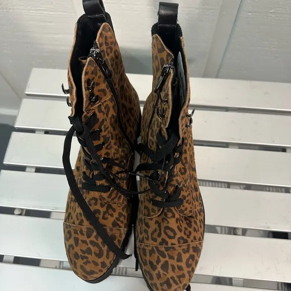 Donald Pliner Cheetah Print Lace Up Boots Size 7.5 NWOT