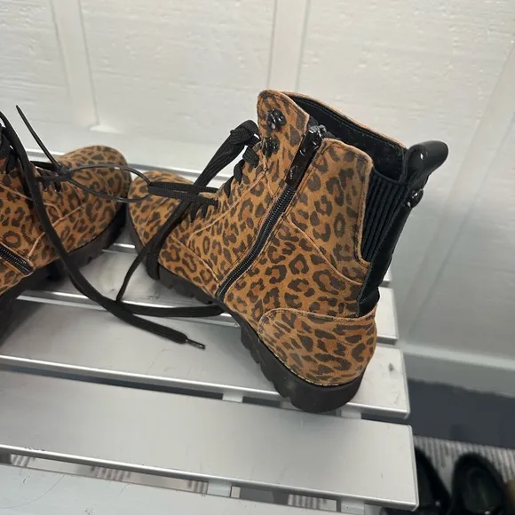 Donald Pliner Cheetah Print Lace Up Boots Size 7.5 NWOT
