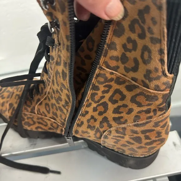 Donald Pliner Cheetah Print Lace Up Boots Size 7.5 NWOT