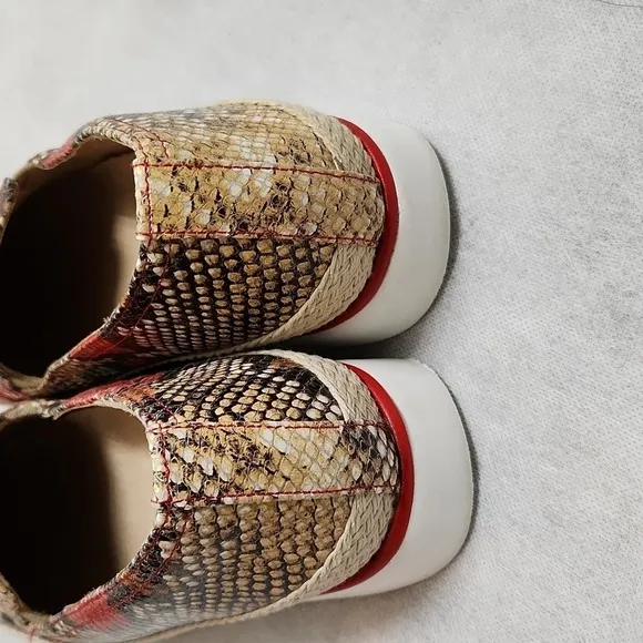 Donald Pliner Finni Slip-on Leather Chili Snake Print Casual shoes (w 7.5)