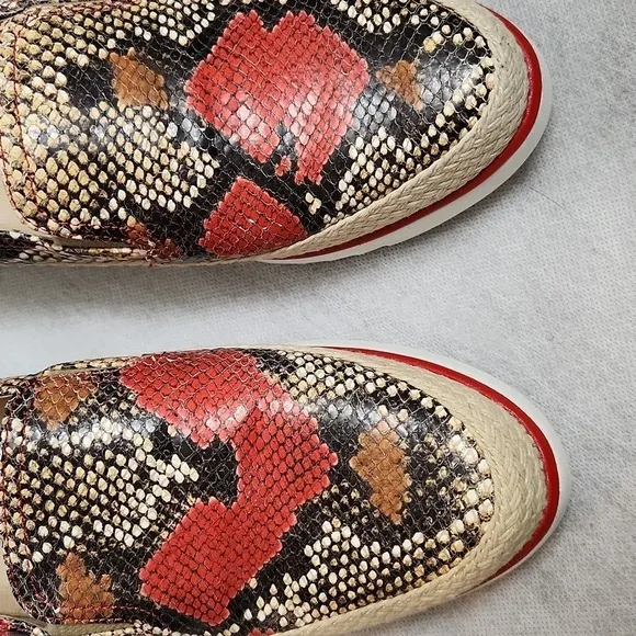 Donald Pliner Finni Slip-on Leather Chili Snake Print Casual shoes (w 7.5)