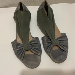 Donald Pliner - ladies Gray  fancy sparkling flat shoes w fabric cross strap 8