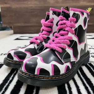 Dr. Martens 1460 Youth Junior Cow Print Patent Lamper Leather Boots.
