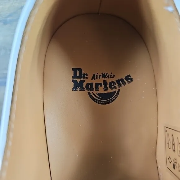 Dr. Martens AirWair 1461 White Patent Leather Oxford Shoes  NEW