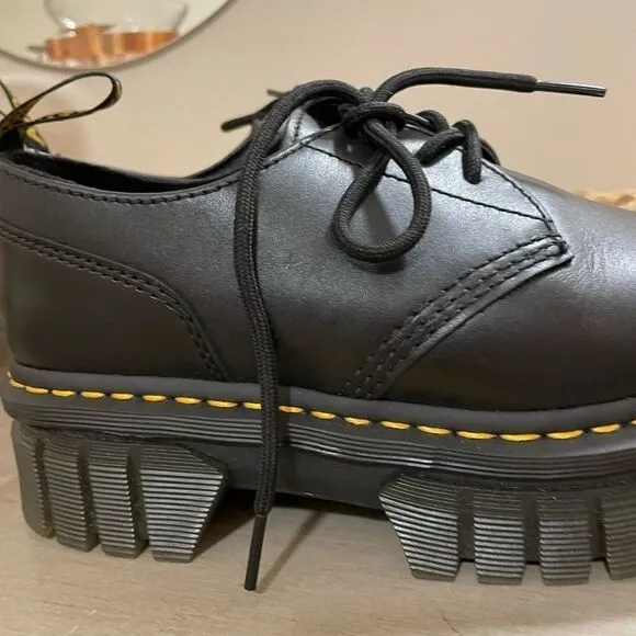 Dr. Martens Dr. Martens Audrick Platform Lace-Up Shoes size 8 NWT