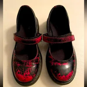 Dr Martens Girls Youth Size 1 Maccy Black Red Leather Mary Jane Hook/Loop Shoes
