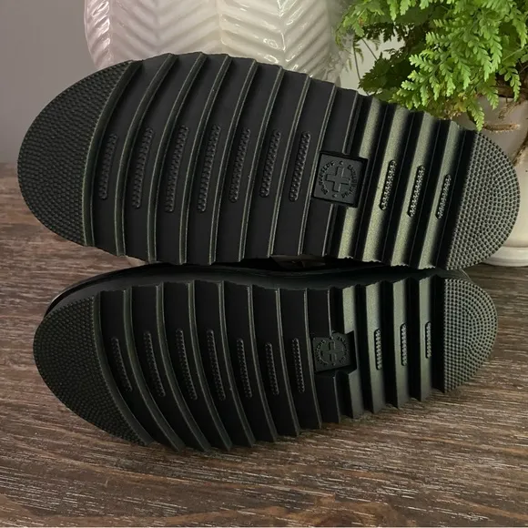 Dr Martens 'Nartilla' Black Leather Sandals Women’s 5 Black
