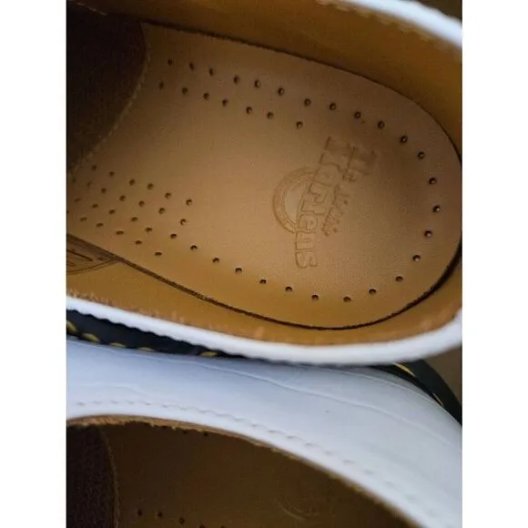 Dr. Martens 1461 white patent croc embossed shoes. Size 7.