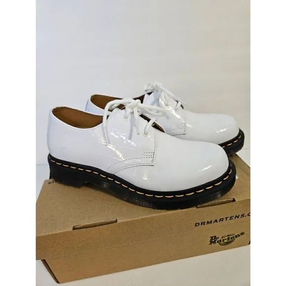 Dr. Martens 1461 white patent croc embossed shoes. Size 7.