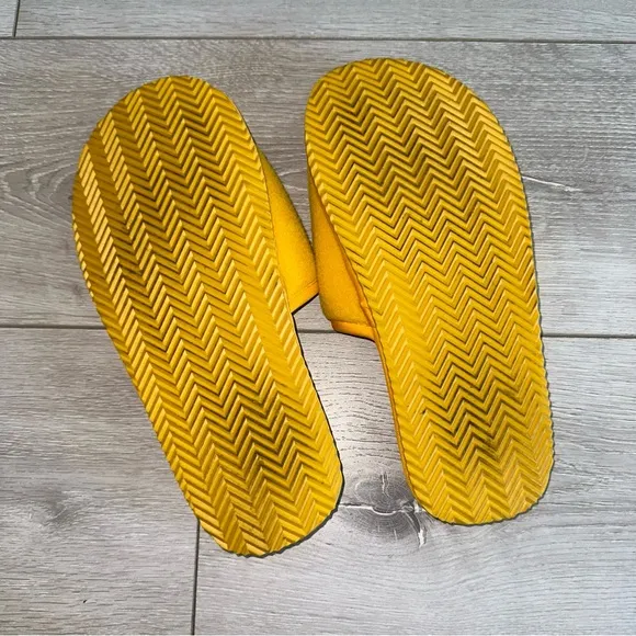 Drew House × Justin Bieber Mascot Slippers in Golden Yellow size S/M Unisex