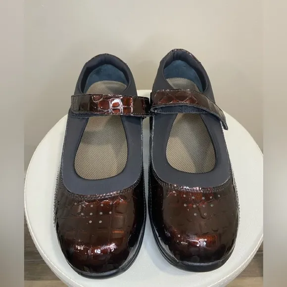 Drew Women’s Size 8.5W Rose Croc Embossed Leather Mary Jane Shoes Slip Resistant