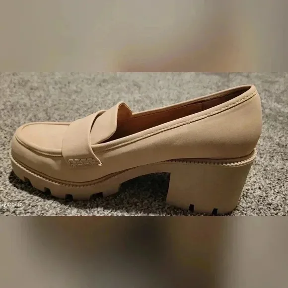 DV Dolce Vita Women's Neeka Loafer  Size 8