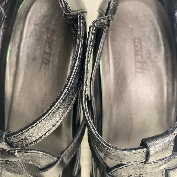Earth Black Closed Toe Leather Crisscross Strap Heels MaryJane Shoes Size 8B