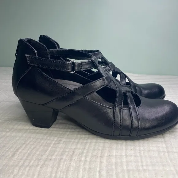 Earth Black Closed Toe Leather Crisscross Strap Heels MaryJane Shoes Size 8B