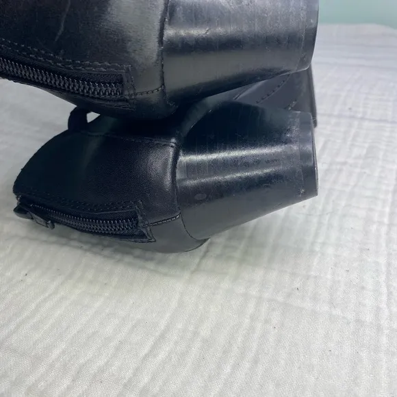 Earth Black Closed Toe Leather Crisscross Strap Heels MaryJane Shoes Size 8B