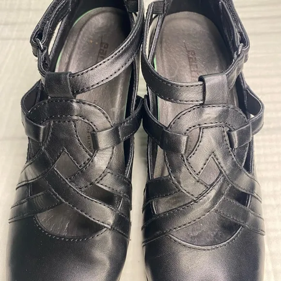 Earth Black Closed Toe Leather Crisscross Strap Heels MaryJane Shoes Size 8B