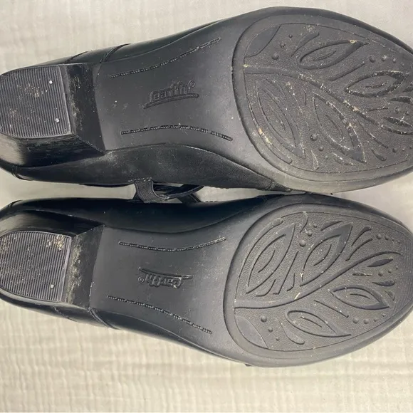 Earth Black Closed Toe Leather Crisscross Strap Heels MaryJane Shoes Size 8B