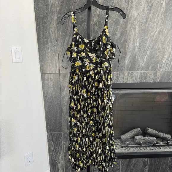 Easel FLORAL PRINTED CHIFFON PLEATED DRESS NWT