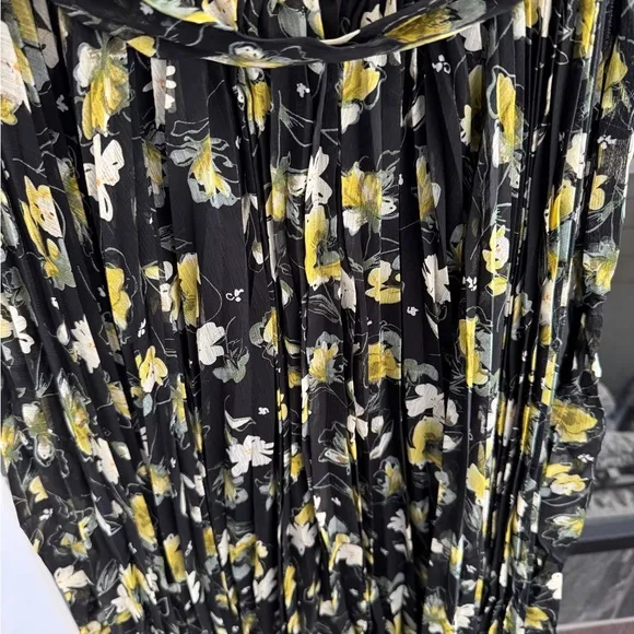 Easel FLORAL PRINTED CHIFFON PLEATED DRESS NWT