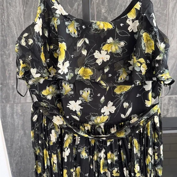 Easel FLORAL PRINTED CHIFFON PLEATED DRESS NWT