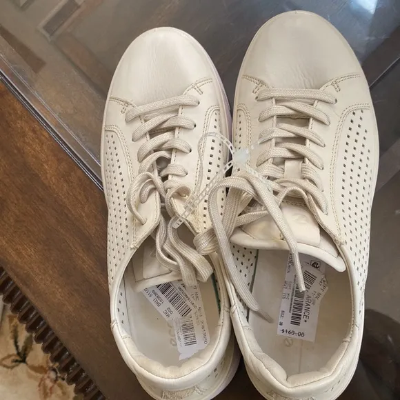 ECCO STREET TRAY WOMEN'S LACED SHOES