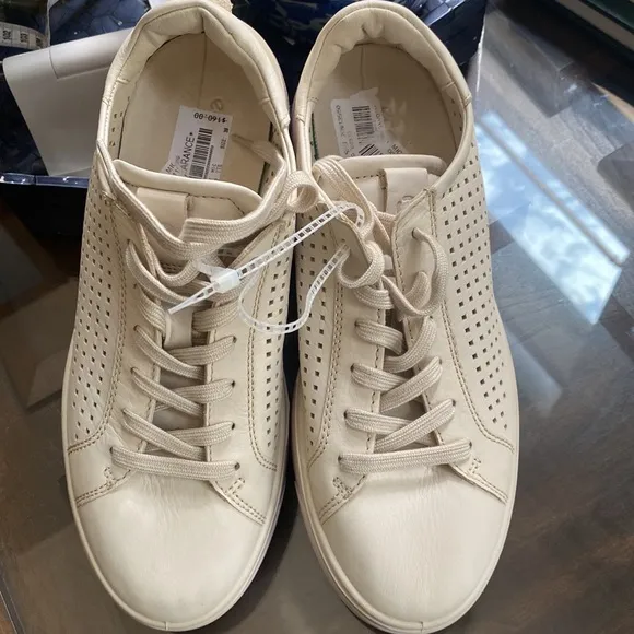 ECCO STREET TRAY WOMEN'S LACED SHOES