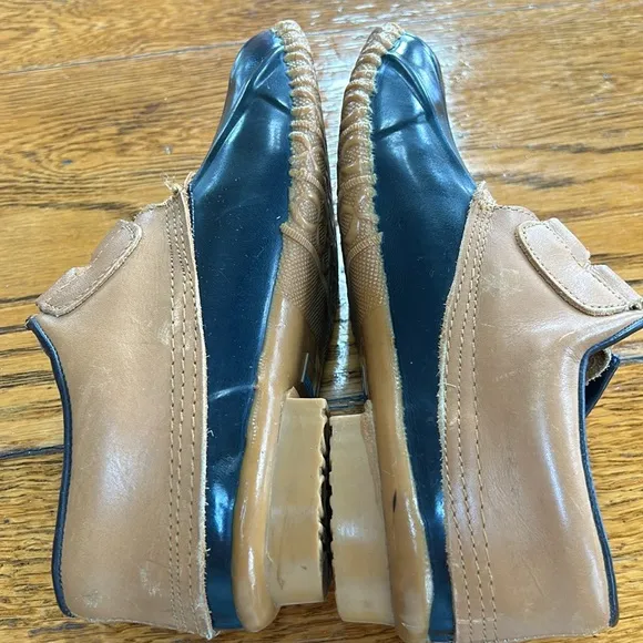 Eddie Bauer waterproof ankle duck boots. Size 7. Navy blue and tan.