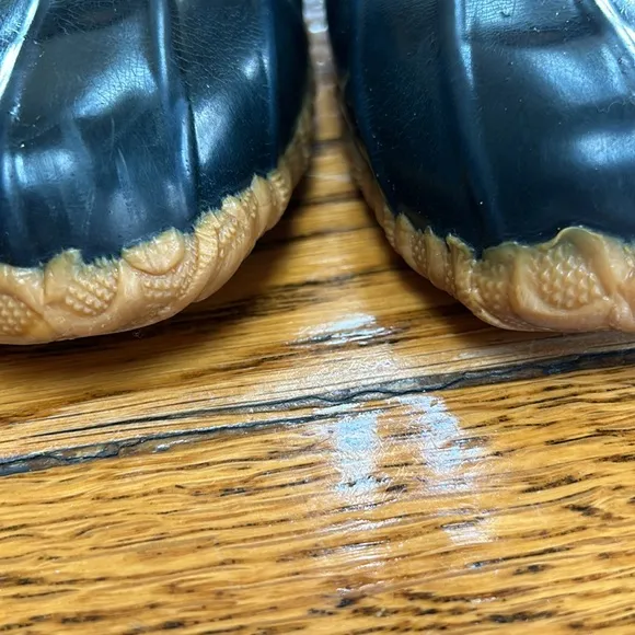 Eddie Bauer waterproof ankle duck boots. Size 7. Navy blue and tan.
