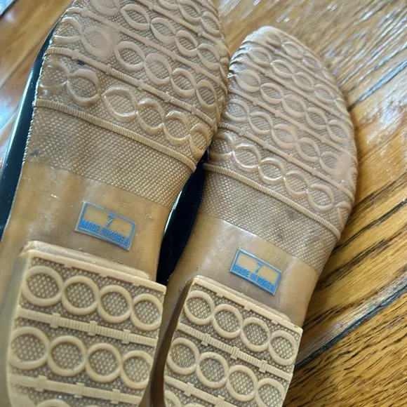 Eddie Bauer waterproof ankle duck boots. Size 7. Navy blue and tan.