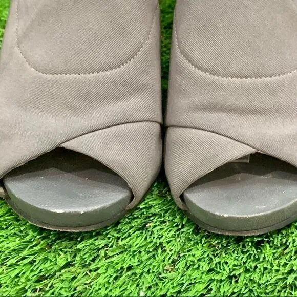 EILEEN FISHER | Cross Wedge Sandals | Grey