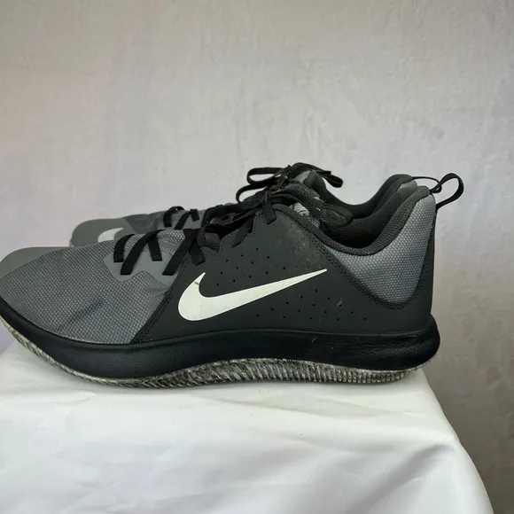 Elevated Performance with Nike Fly By Low Size 13 basketball running sports
