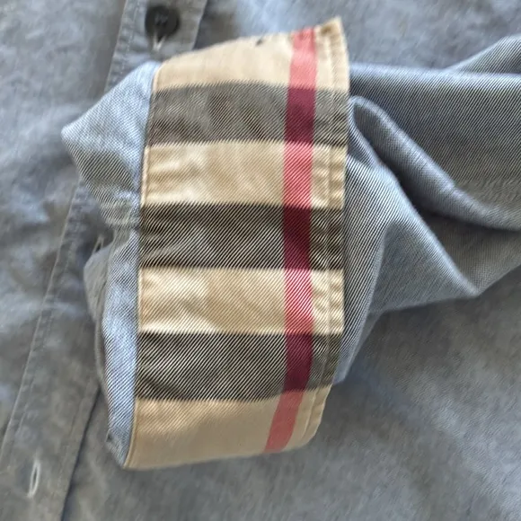 EUC Burberry Men’s Gray Shirt with Embroidered Logo in size M, slim fit