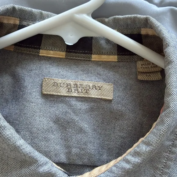 EUC Burberry Men’s Gray Shirt with Embroidered Logo in size M, slim fit