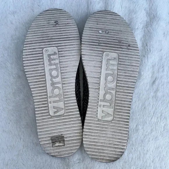 EUC P448 BUBBLE SHAKA INDOOR/OUTDOOR SLIPPERS Women’s SIZE 38