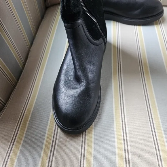 EUC suede leather Clark's boots 6