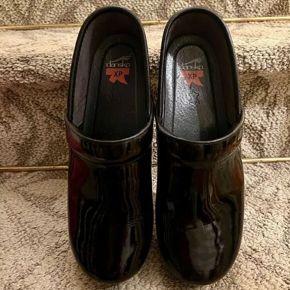 EUC Women's Dansko XP Black Patent Leather Clogs Shoes Size 41 or 10.5 - 11