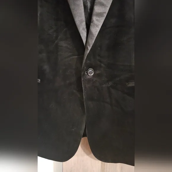 EXPRESS Black velvet tuxedo blazer slim fit. Size 48R
