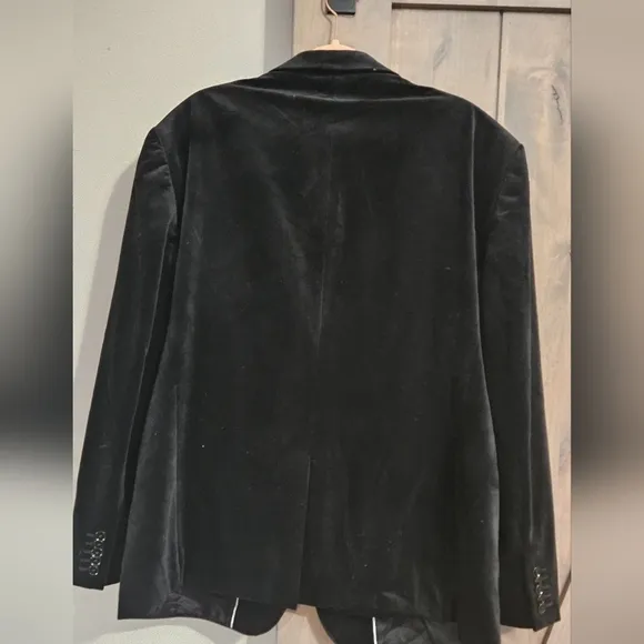 EXPRESS Black velvet tuxedo blazer slim fit. Size 48R