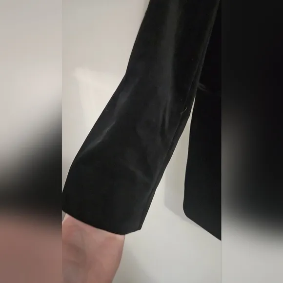 EXPRESS Black velvet tuxedo blazer slim fit. Size 48R