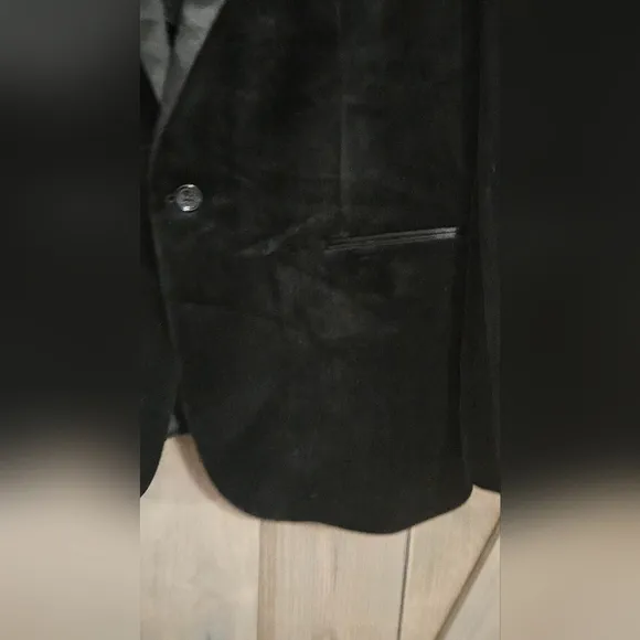 EXPRESS Black velvet tuxedo blazer slim fit. Size 48R
