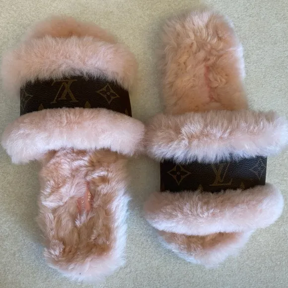 FASHION Pink Faux Fur Flip Flops/Slippers, EUC
